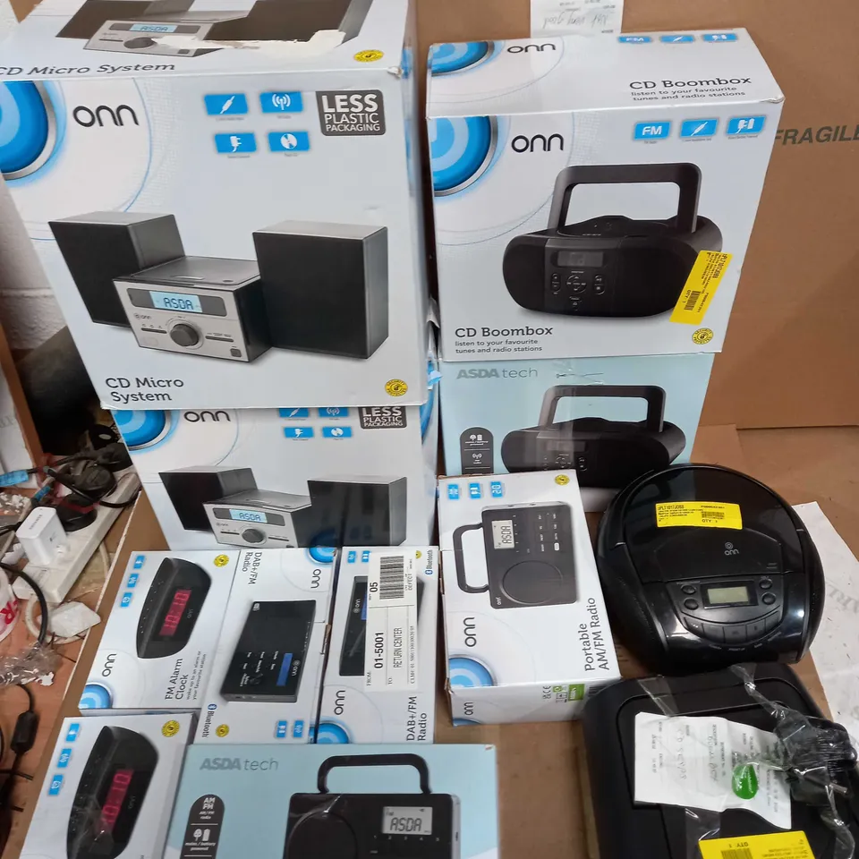 LOT OF APPROX 12 ASSORTED MUSIC SYSTEMS TO INCLUDE CD PLAYERS, RADIOS, ALARM CLOCKS ETC
