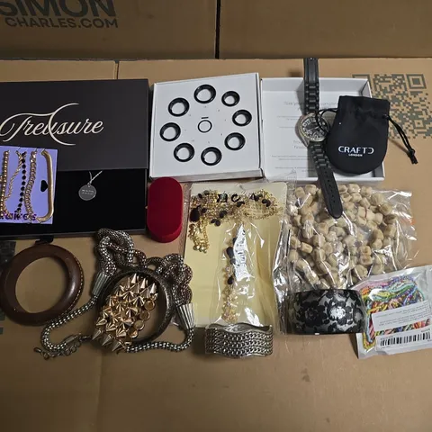 LARGE QUANTITY OF ASSORTED JEWELLERY TO INCLUDE: TO INCLUDE COSTUME JEWLLERY, WATCHES AND BRACELETS