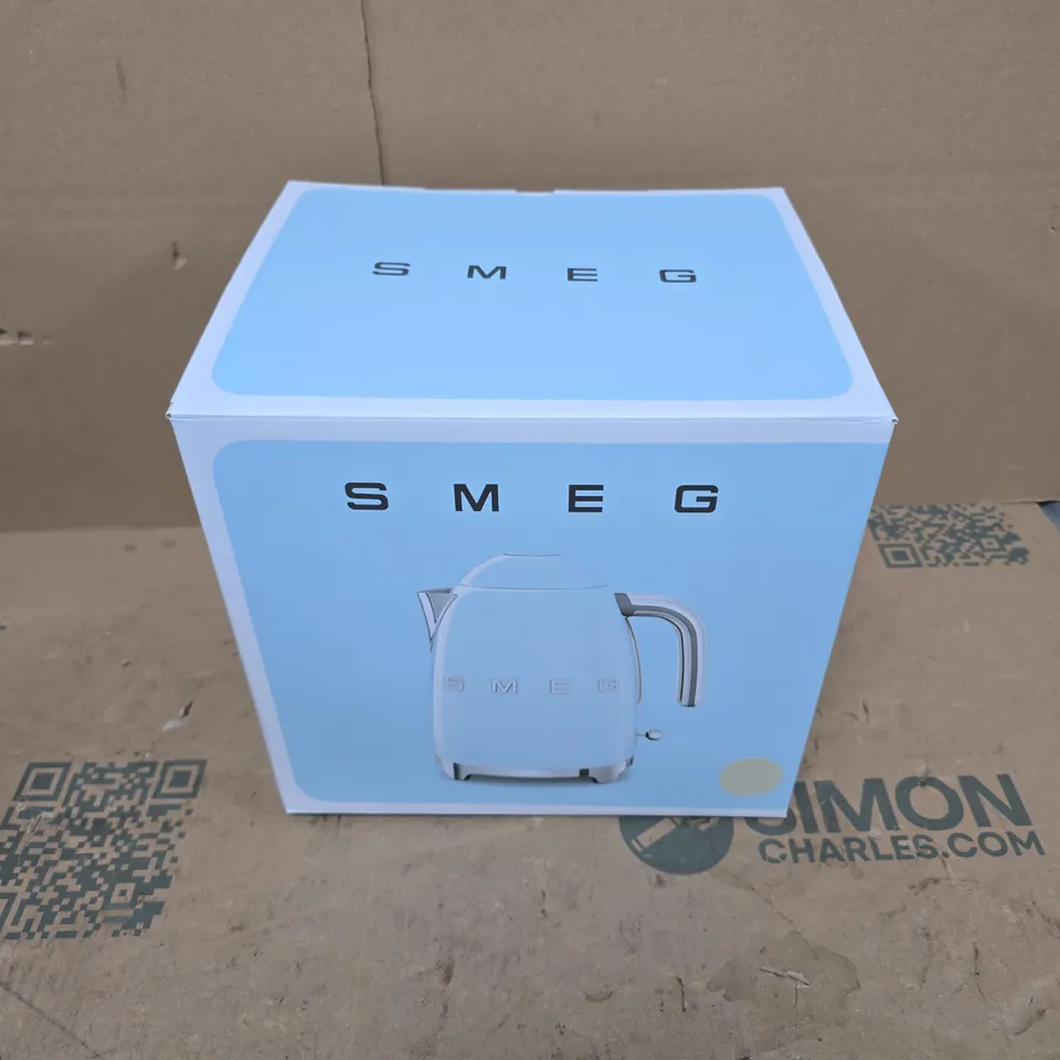 BOXED SMEG 50'S STYLE ELECTRIC KETTLE IN CREAM