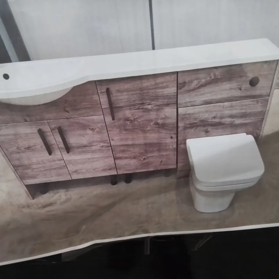 PALLET OF ASSORTED BATHROOM CABINETS AND FITTINGS 