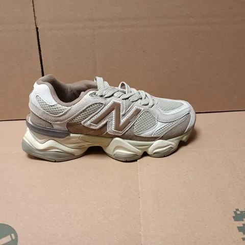 NEW BALANCE RUNNING TRAINERS IN NATURAL - UK 5