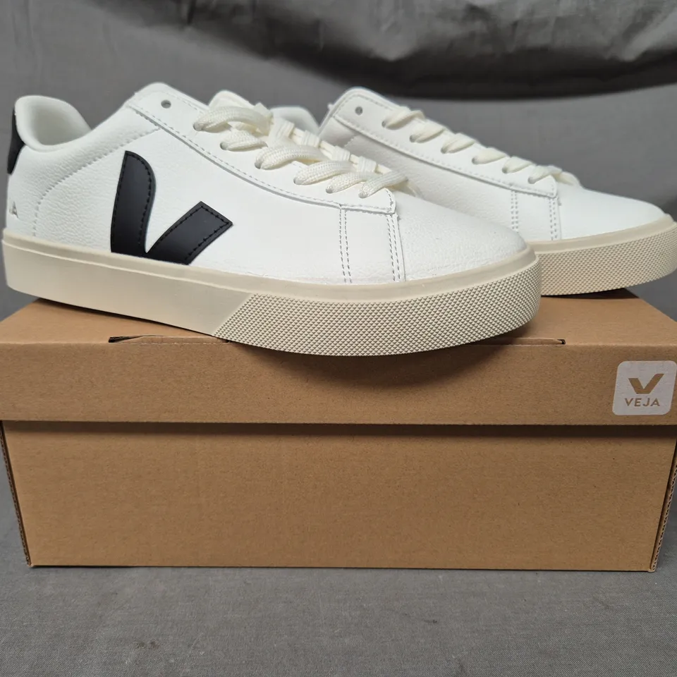 BOXED PAIR OF VEJA SHOES IN WHITE/BLACK UK SIZE 6.5