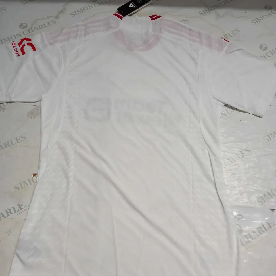 MANCHESTER UNITED 23/24 THIRD SHIRT 