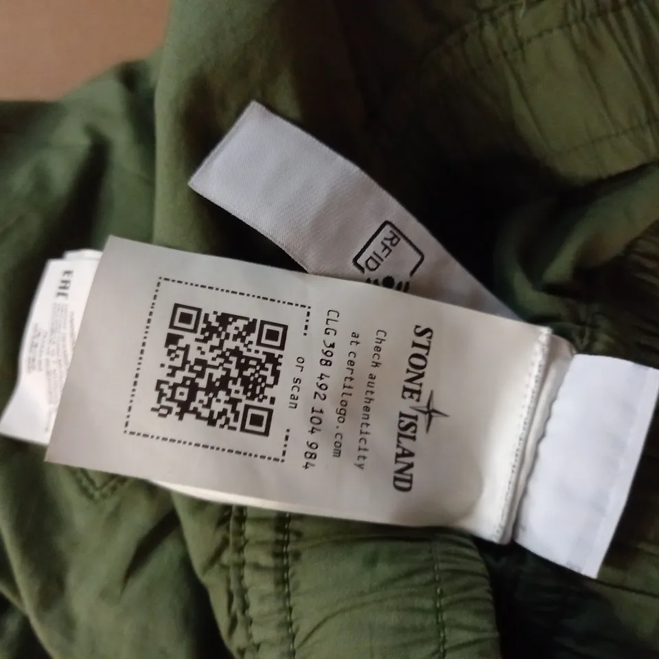 STONE ISLAND GREEN LIGHT WEIGHT PANTS - W32