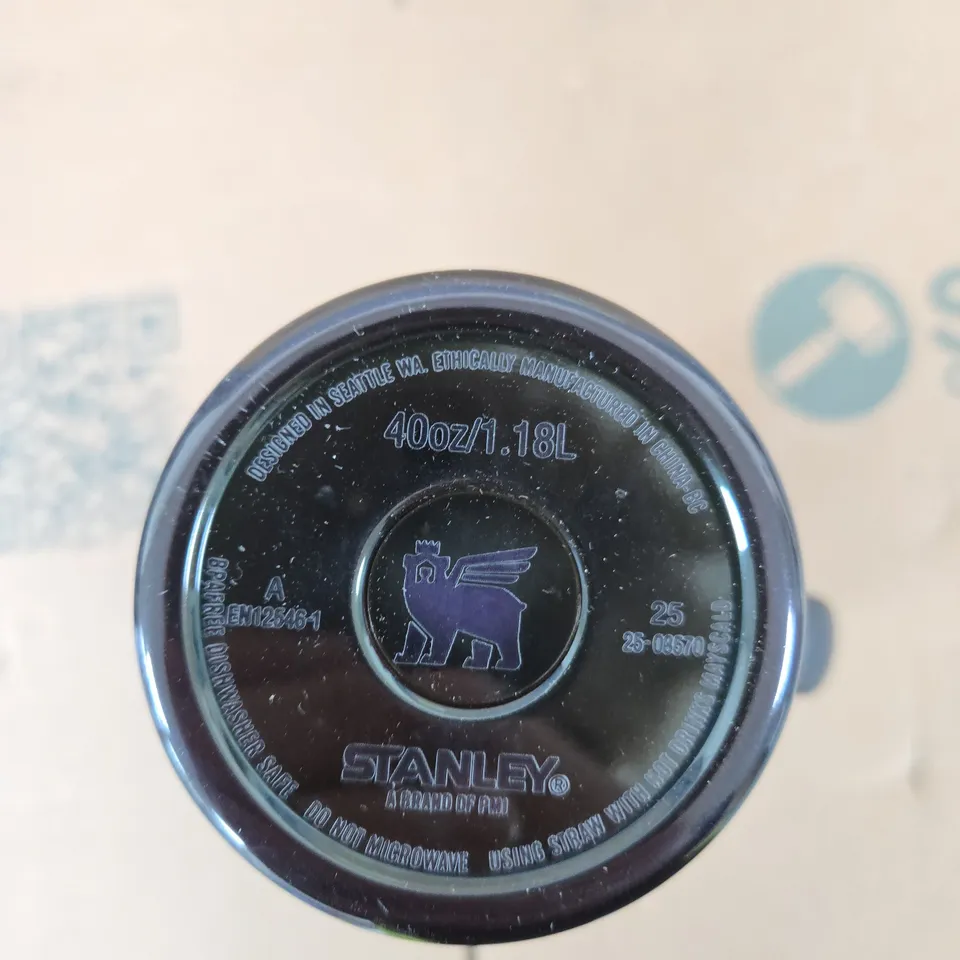 STANLEY VACUUM TRAVEL MUG, 40 OZ / 1.18 L, EMBOSSED PATTERN, DARK BLUE/BLACK