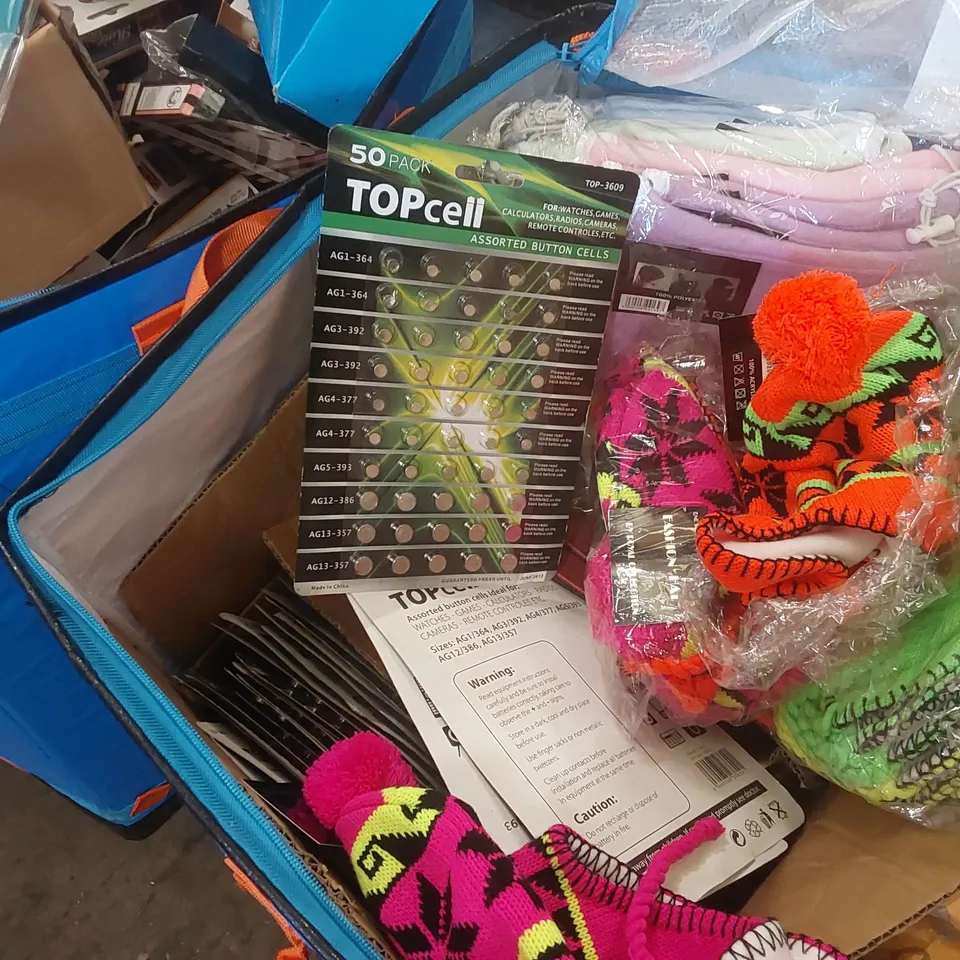 PALLET CONTAINING A LARGE QUANTITY OF ASSORTED ITEMS INCLUDING: WINTER HATS, HAIR INSERTS, ASSORTED BUTTON CELLS ECT