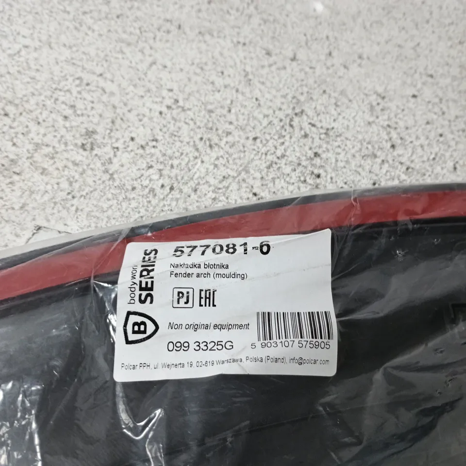 CAR FENDER ARCH / WHEEL ARCH MOULDING