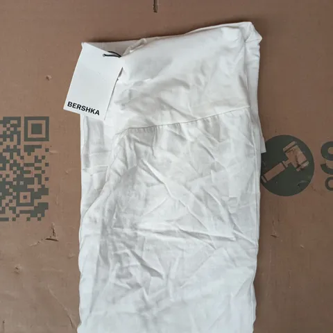 BERSHKA PANTS IN WHITE SIZE LARGE