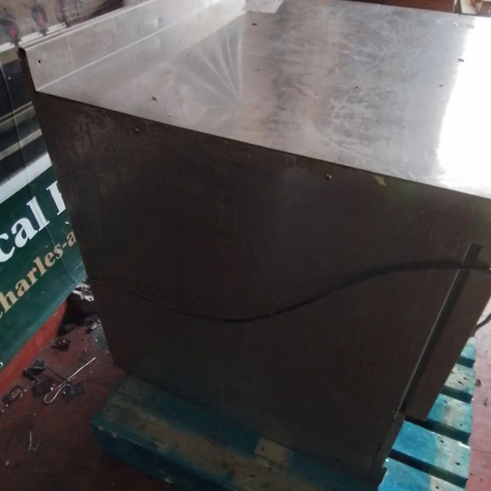 COMMERCIAL STAINLESS KITCHEN FOOD PREP COUNTER 