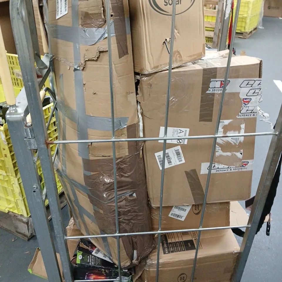CAGE OF APPROXIMATELY 8 ASSORTED BROKEN ITEMS TO INCLUDE - GARDEN LIGHTS, CANVAS, AND RUSSELL HOBBS MICROWAVE ETC. - COLLECTION ONLY 