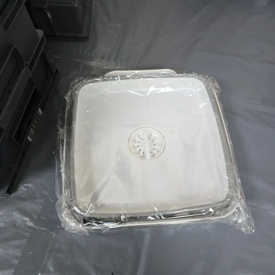 WHITE SQUARE SHOWER TRAY WITH CENTER DRAIN – NEW IN PROTECTIVE WRAP