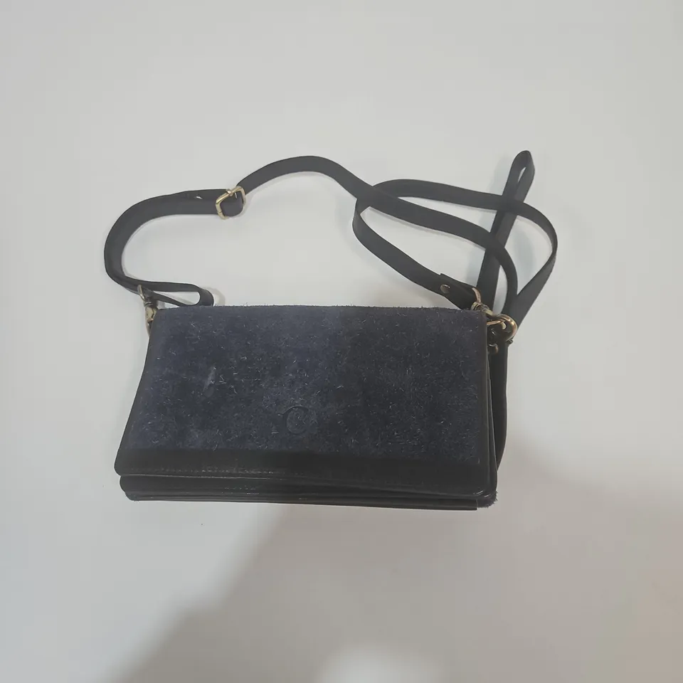 CELTIC & CO LEATHER CROSSBODY BAG