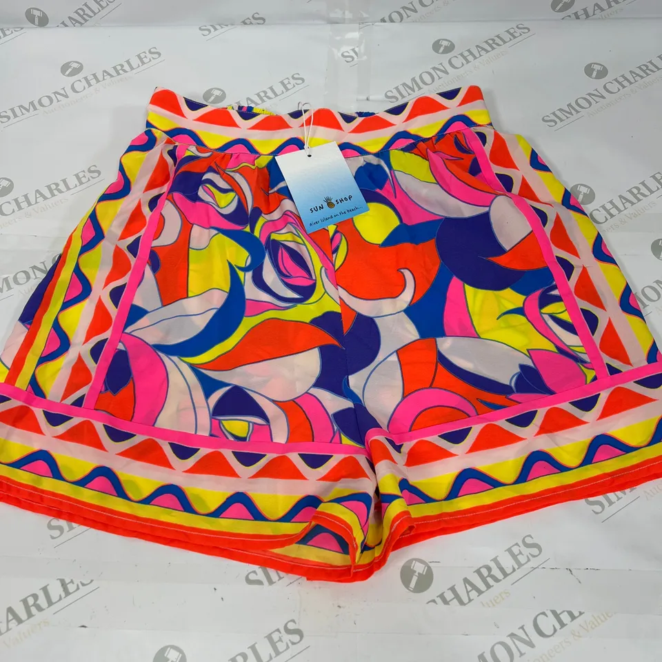 RIVER ISLAND RESORT SHORTS IN MULTICOLOUR SIZE MEDIUM