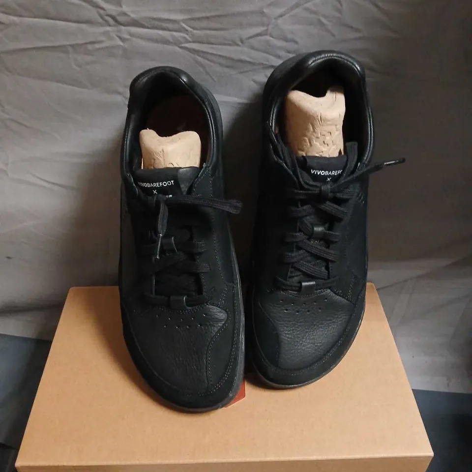 VIVOBAREFOOT GOBI II SNEAKER – PREMIUM LEATHER, TRIPLE OBSIDIAN LEATHER, UK 9 (EU 43)