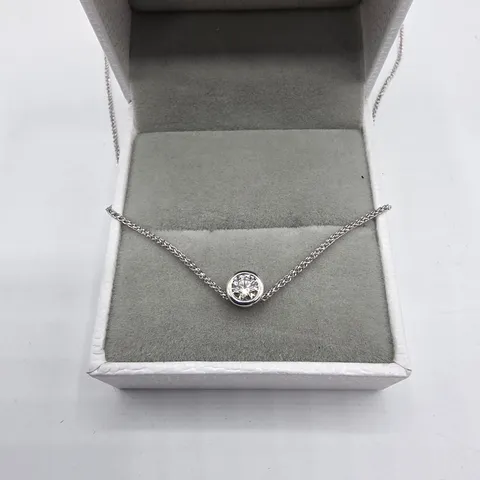 18CT WHITE GOLD SLIDER PENDANT ON CHAIN SET WITH NATURAL DIAMOND