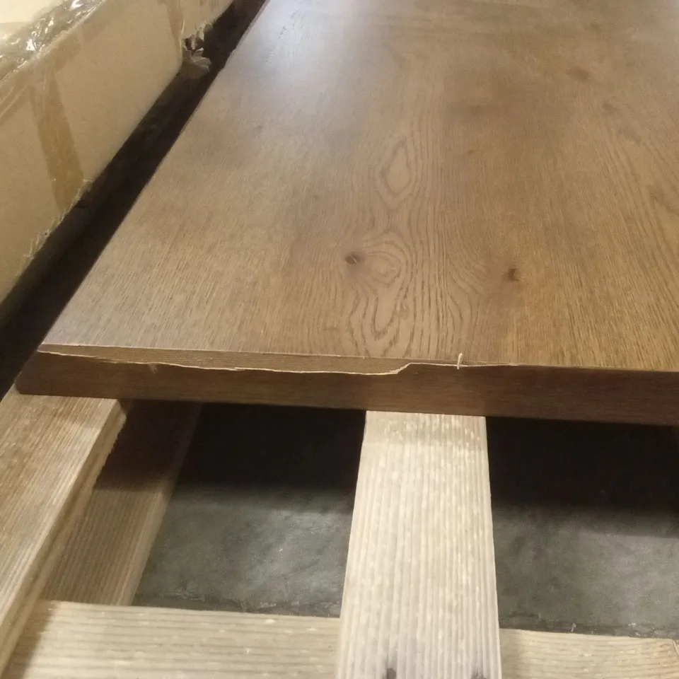 BRONX DINING TABLE