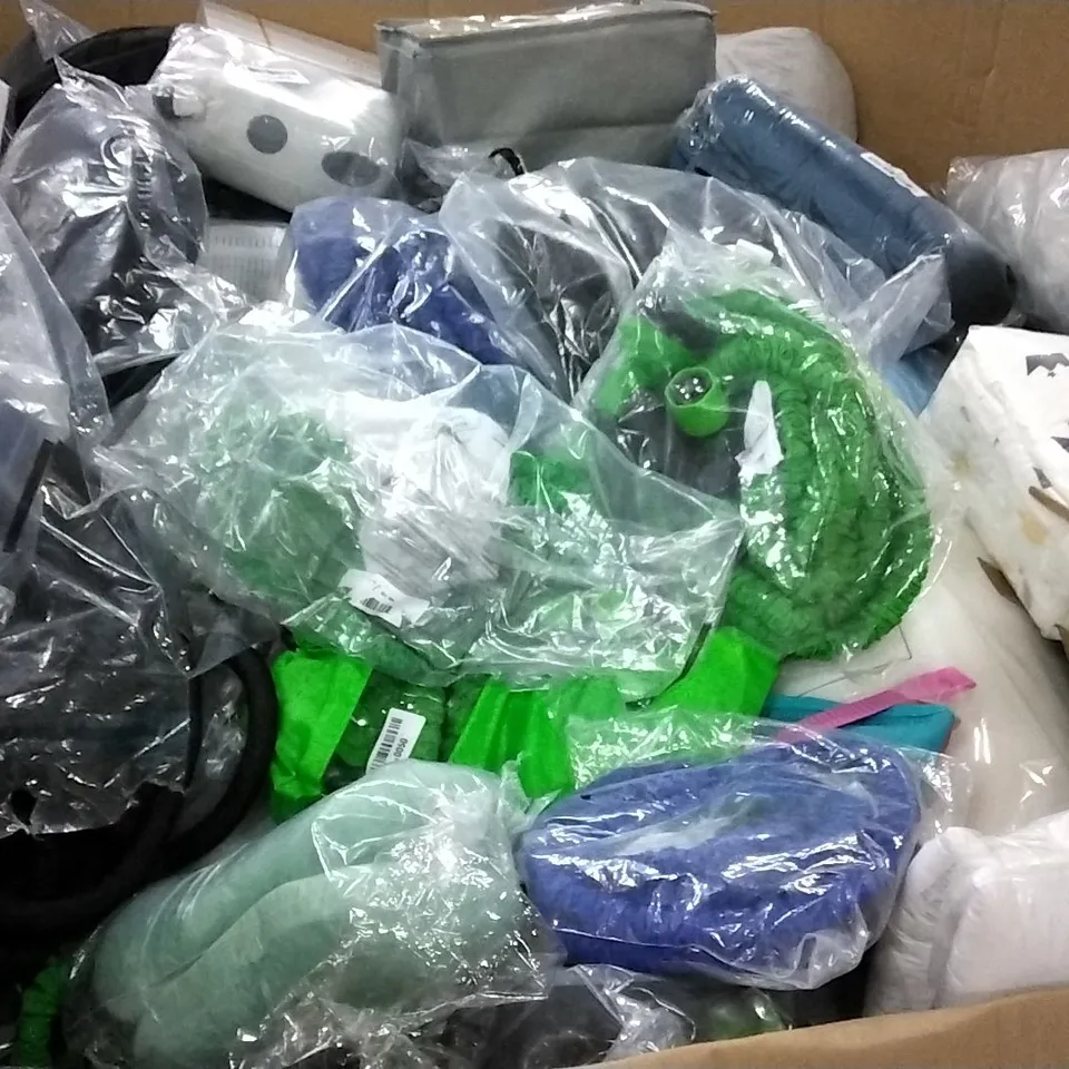 PALLET OF ASSORTED ITEMS INCLUDING 100FT MAGIC HOSE, EXPANDING HOSE, DOUBLE SLEEPING PAD, SOTOR LUMBAR PILLOW CUSHION, SMALL LIFE JACKET, TOP LINE PRO BAMBOO PILLOW  
