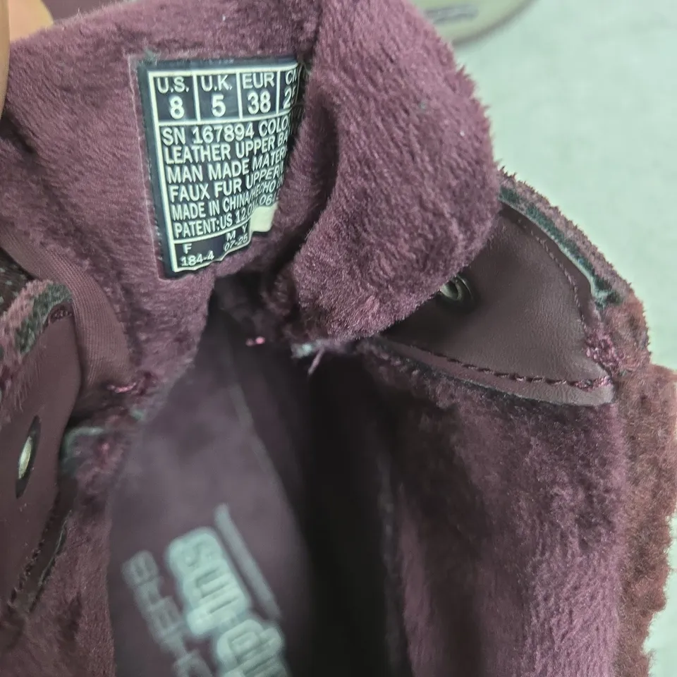 SKECHERS WOMEN’S BURGUNDY SUEDE WINTER BOOTS WITH FAUX FUR LINING – UK 5 (US 8, EUR 38)