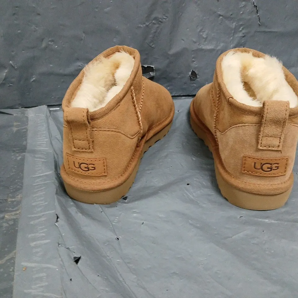 UNBOXED PAIR OF UGG BROWN BOOTS - UK 4 