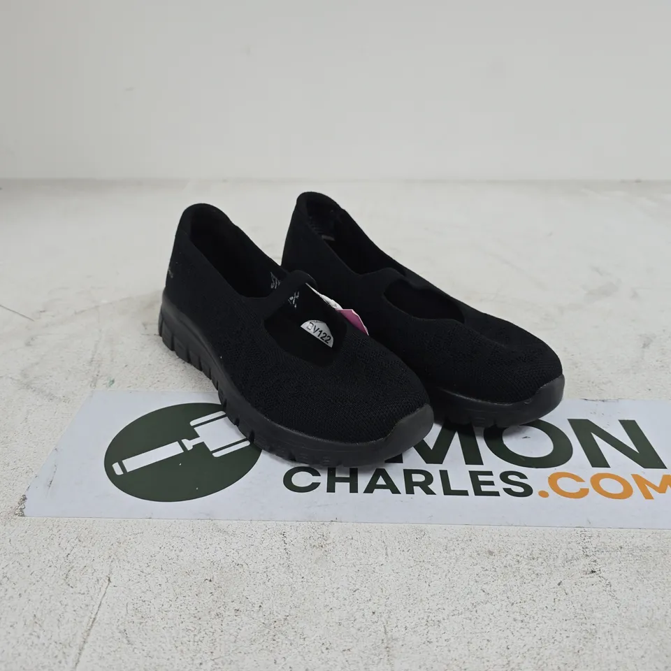 SKECHERS STRETCH FIT AIR COOLED MEMORY FOAM UK 4 BLACK TRAINERS UNBOXED