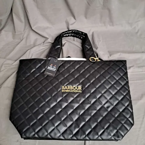 BARBOUR INTERNATIONAL BATTERSEA TOTE BAG IN BLACK ON SIZE