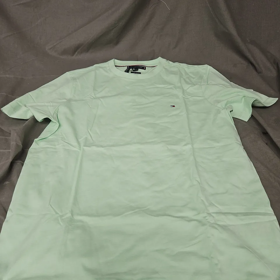 TOMMY HILFIGER ESSENTIAL SEASONAL REGULAR FIT SOLID TEE IN OPAL GREEN SIZE L
