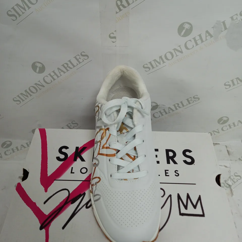 BOXED SKECHERS METAL LACE TRAINER SIZE 7