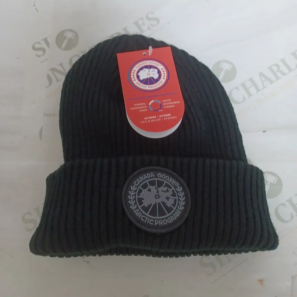 CANADA GOOSE BLACK BEANIE