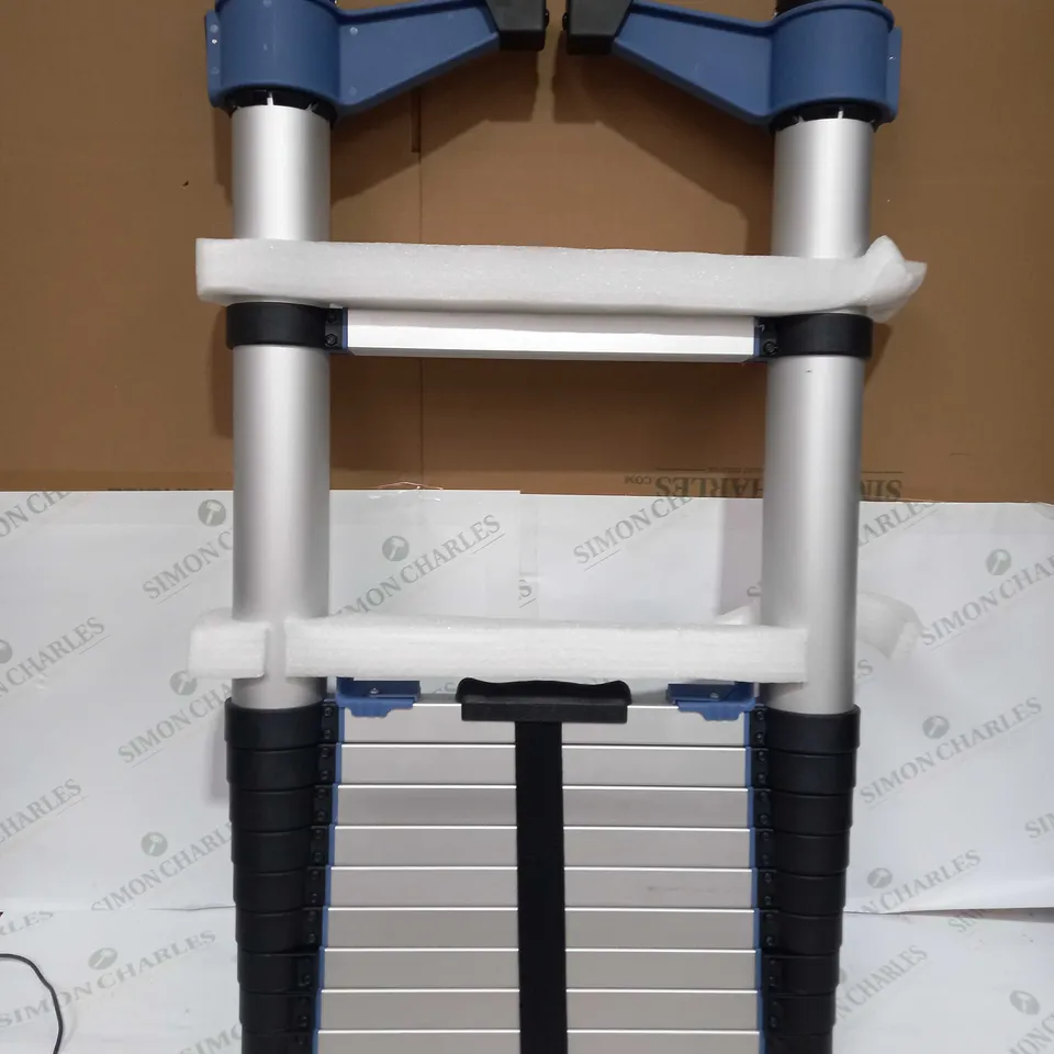 BUILDCRAFT 3.2M TELESCOPIC LADDER