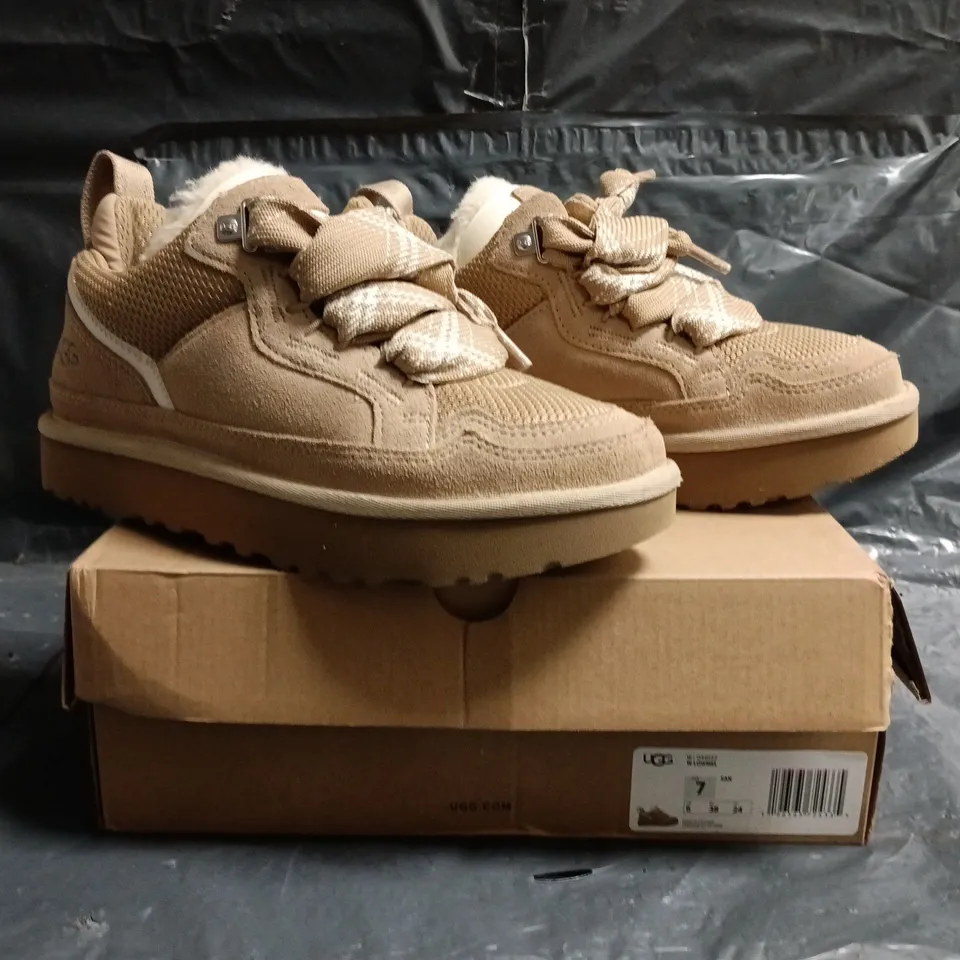 BOXED PAIR OF UGG LOWMEL SHOES IN SAND SIZE UK 5