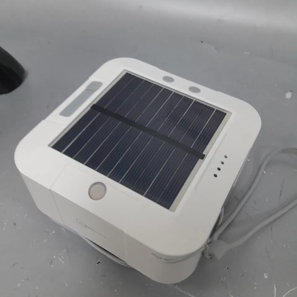 AURAGLOW WHITE USB & SOLAR RECHARGEABLE STRING LIGHTS