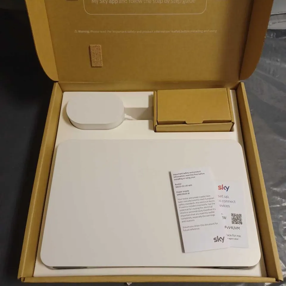 BOXED SKY HUB 6 SR213-02-UK-WHT HOME ROUTER