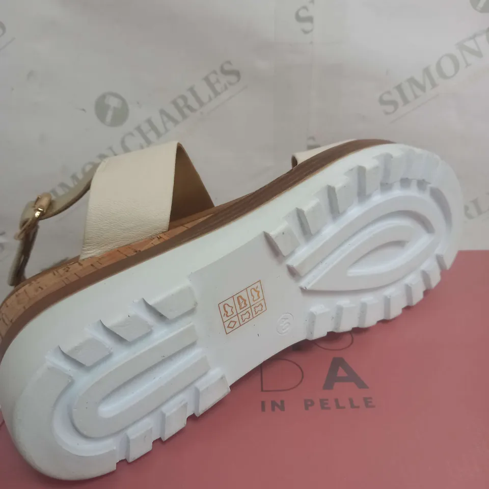 MODA IN PELLE PAILYNN SANDALS SIZE 7