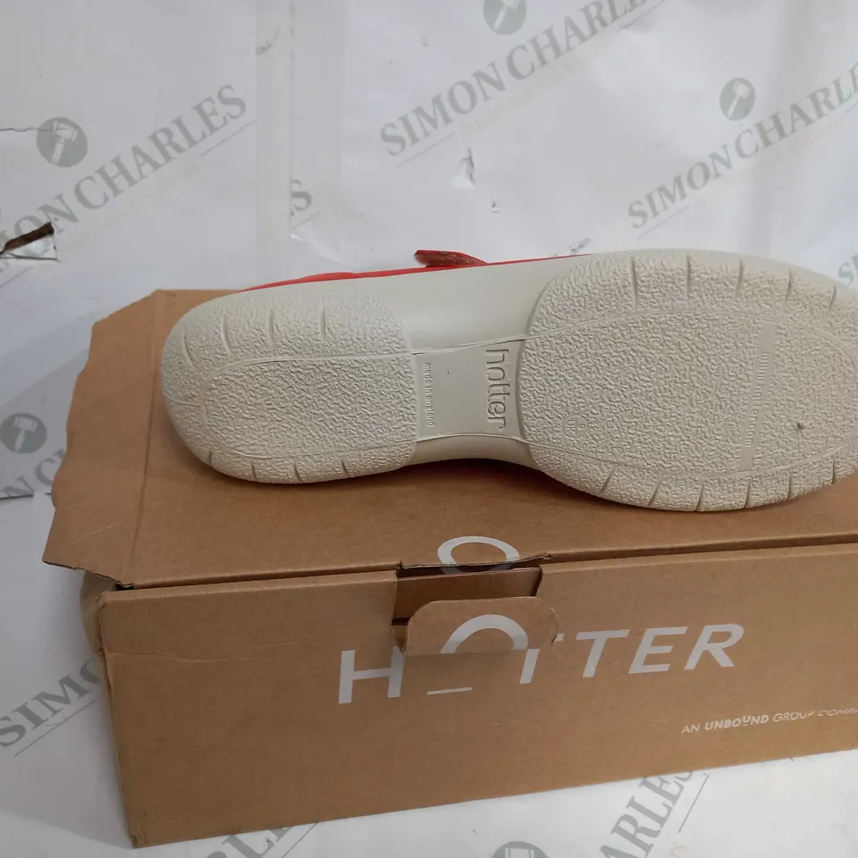 BOXED PAIR OF HOTTER SANDALS IN 'PINK CORAL' - UK SIZE 9