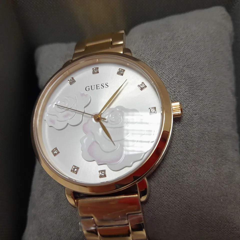 GUESS ROSE GOLD EFFECT WITH ROSE DETAIL WATCH