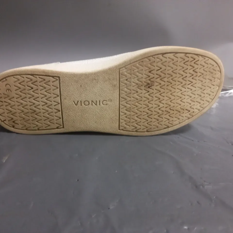VIONIC WINNY TRAINERS WHITE SIZE 6
