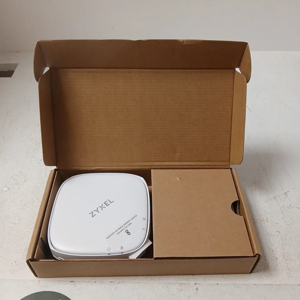 ZYXEL ACCESS POINT WX5600-TO – DUAL-BAND WIRELESS AX6000 (BOXED)