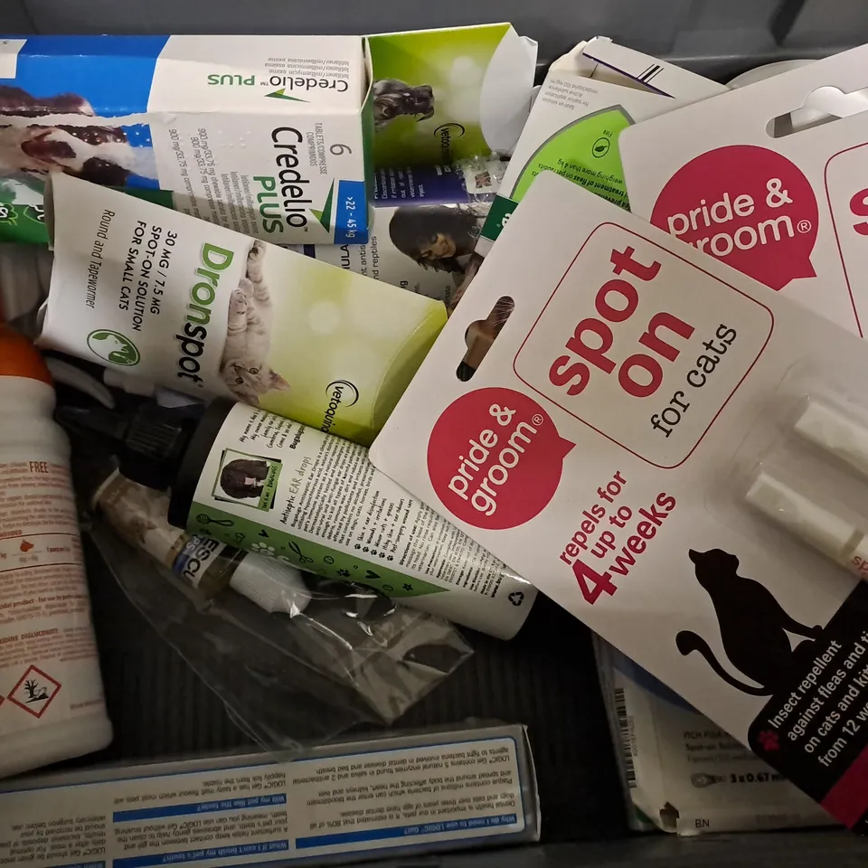 BOX OF APPROXIMATELY 15 ASSORTED PET ITEMS TO INCLUDE -BUGALUGS CLEAN TEETH GEL , FLEA & TICK CONTROL SPRAY , FRONTLINE PREVENTS TICK EGGS ETC