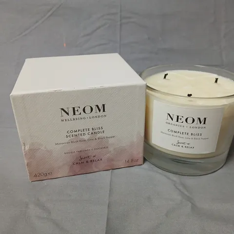 BOXED NEOM COMPLETE BLISS SCENTED CANDLE – MOROCCAN BLUSH ROSE, LIME & BLACK PEPPER (3-WICK, 420G)