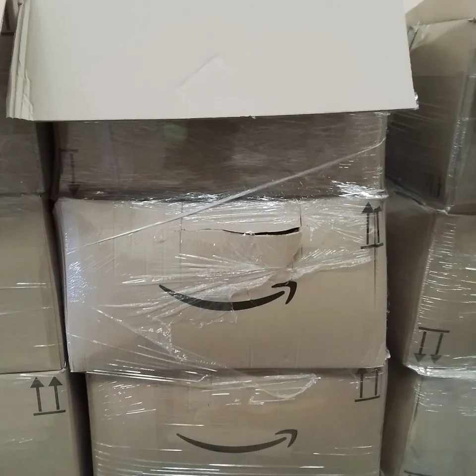 PALLET CONTAINING A LARGE QUANTITY OF PHONE CASES,SCREEN PROTECTORS 