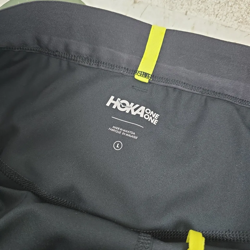 HOKA W NOVAFLY 6" KNIT SHORTS IN BLACK - UK LARGE