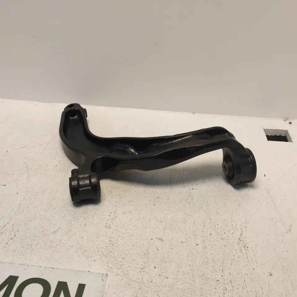 CAR SUSPENSION CONTROL ARM (DRIVE, REAR/FRONT UNKNOWN) – BLACK METAL