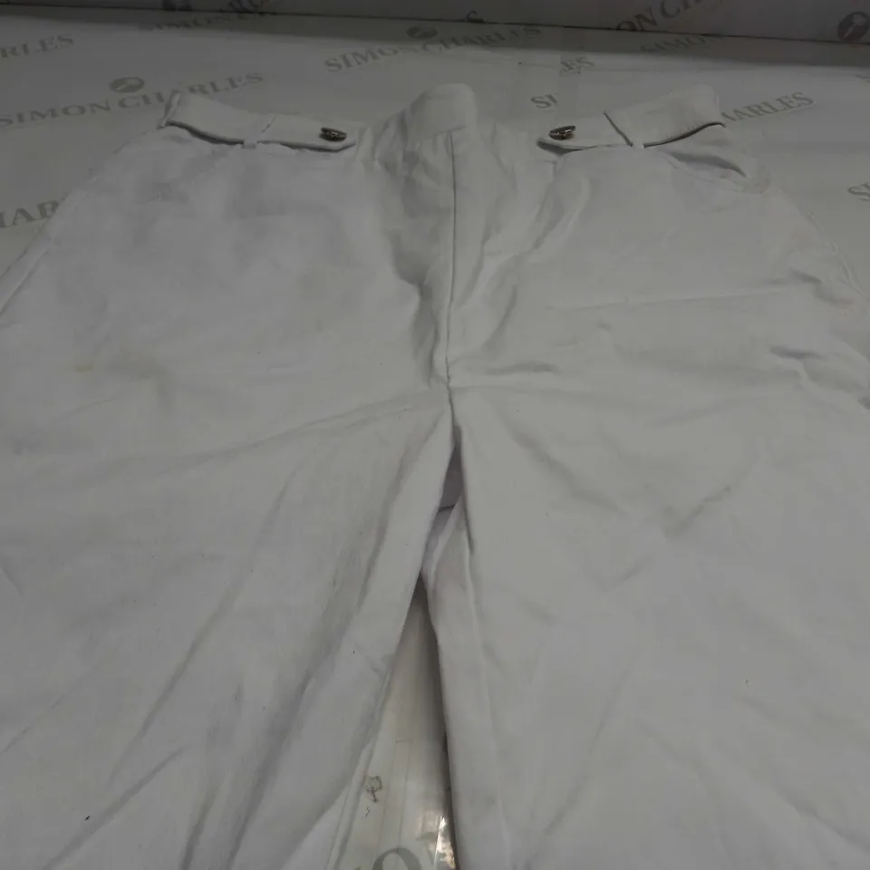 ANNA ROSE STRETCH WAIST SHORTS IN WHITE - SIZE 12