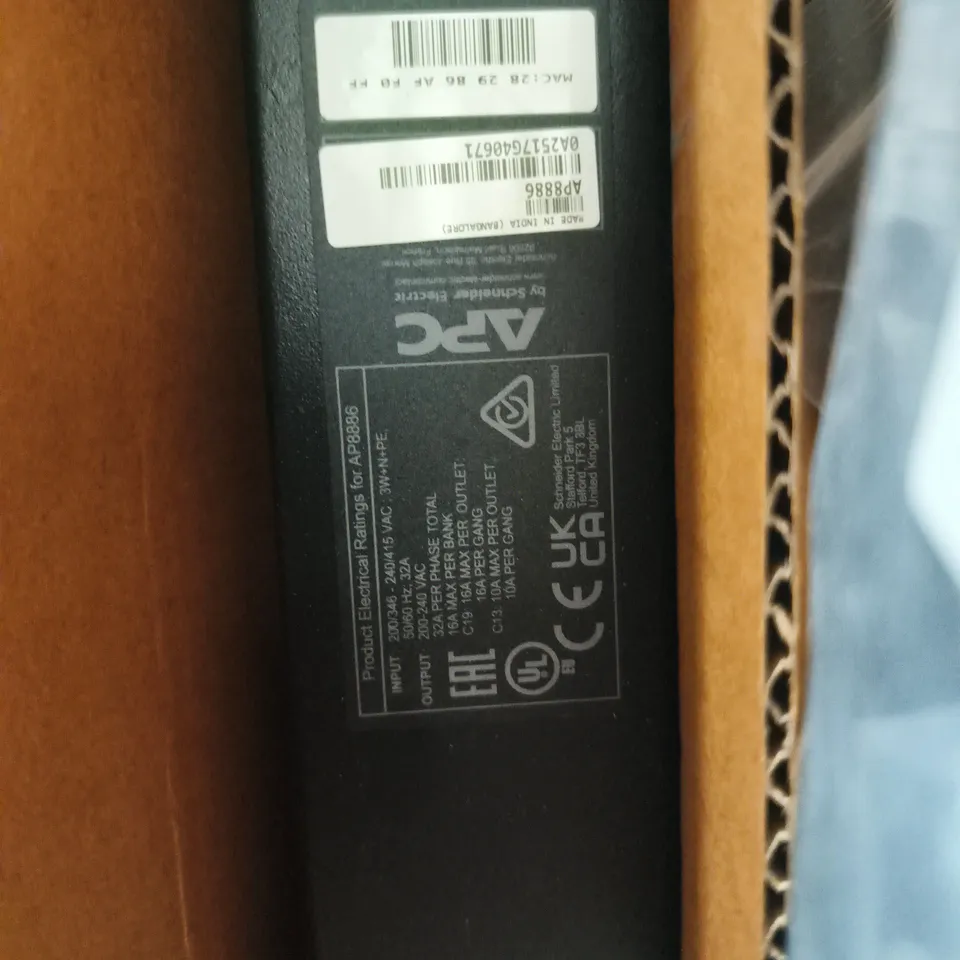 SCHNEIDER ELECTRIC AP8886 METRED RACK – 4 COMPONENT NUMBERS (OL1956B, OM-10075, OM-81359, 940-0144A)