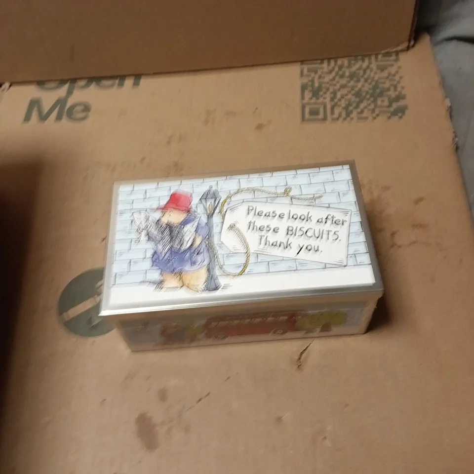 VANILLA ICED BISCUITS TIN – PADDINGTON BEAR FOR BISCUITEERS