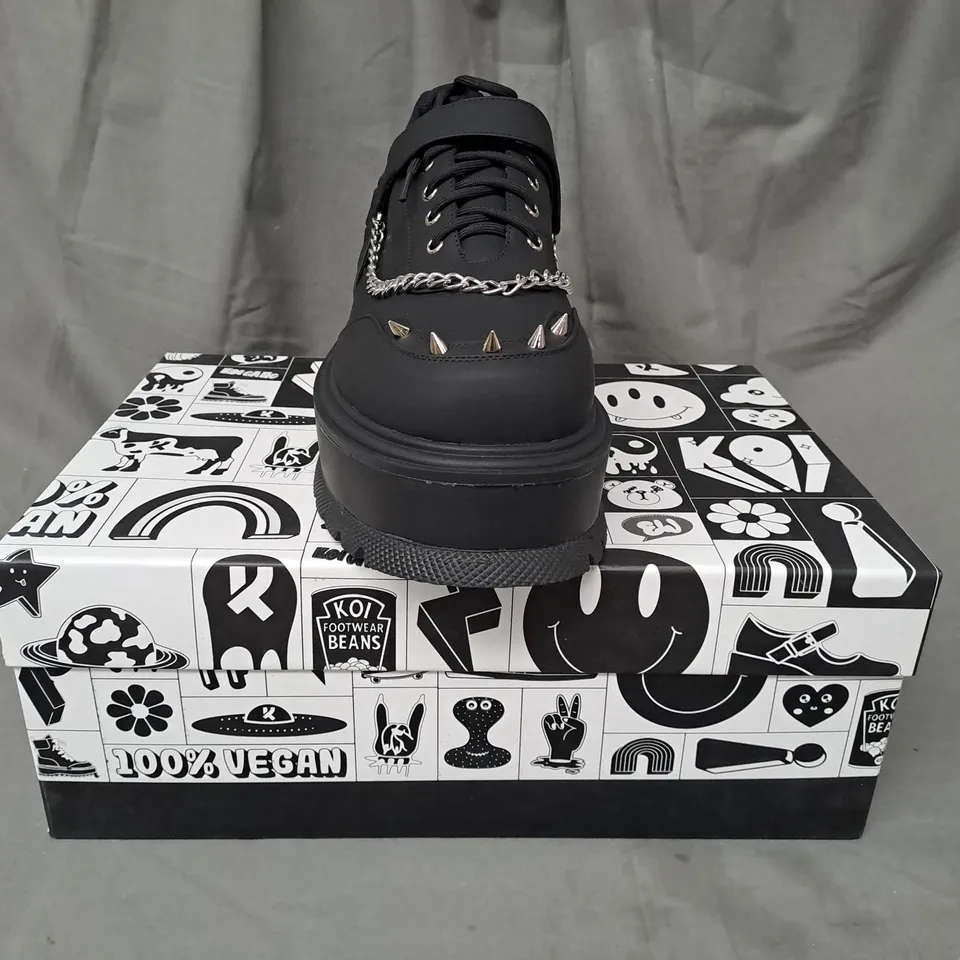 BOXED PAIR OF KOI VEGAN RETROGRADE REBEL MEN'S BLACK PLATFORM SHOES UK SIZE 9