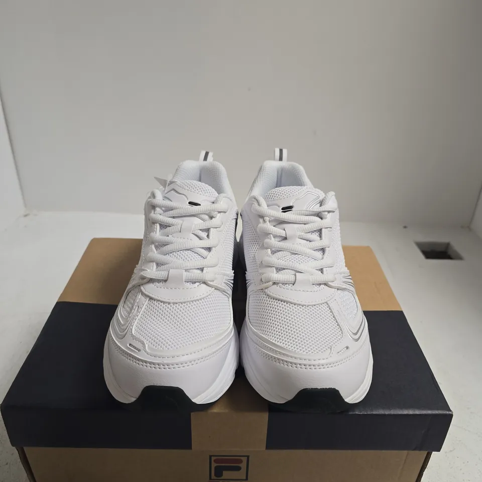 BOXED PAIR OF FILA SKYRUNNER WHITE TRAINERS – JUNIOR UK SIZE 5