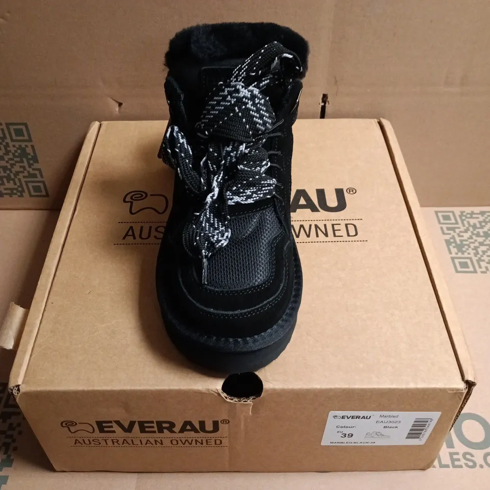 BOXED PAIR OF EVERAU MARBLED SHOES IN BLACK - EU 39
