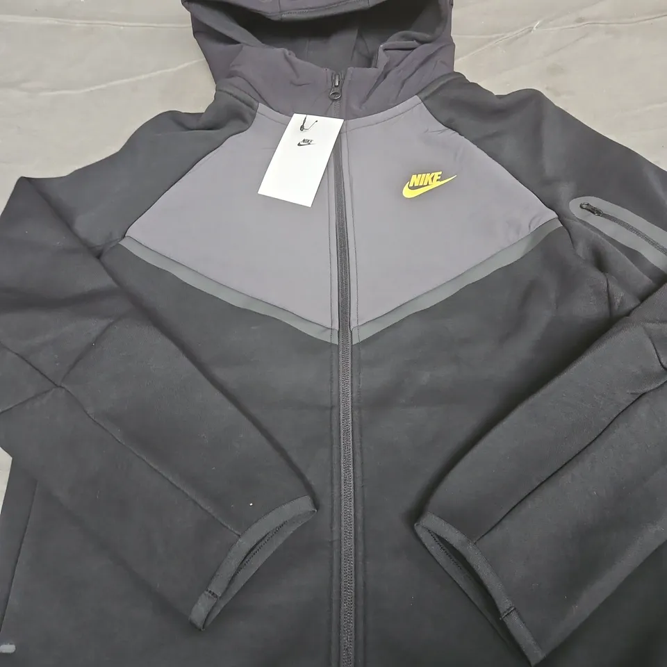 NIKE HOODED JACKET – KIDS - SIZE XL