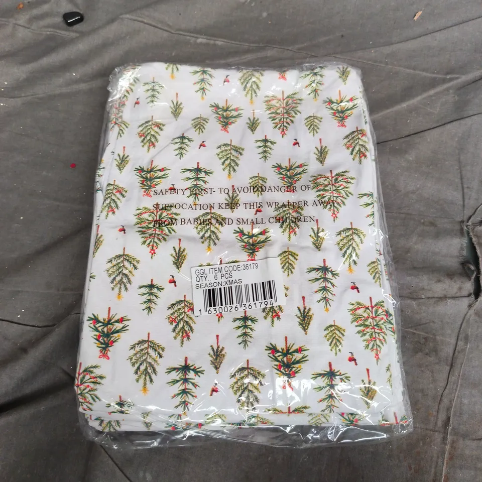 APPROXIMATELY 60 GISELA GRAHAM SCANDI TREES CHRISTMAS FIR TREE AND ROBINS COTTON APRONS 